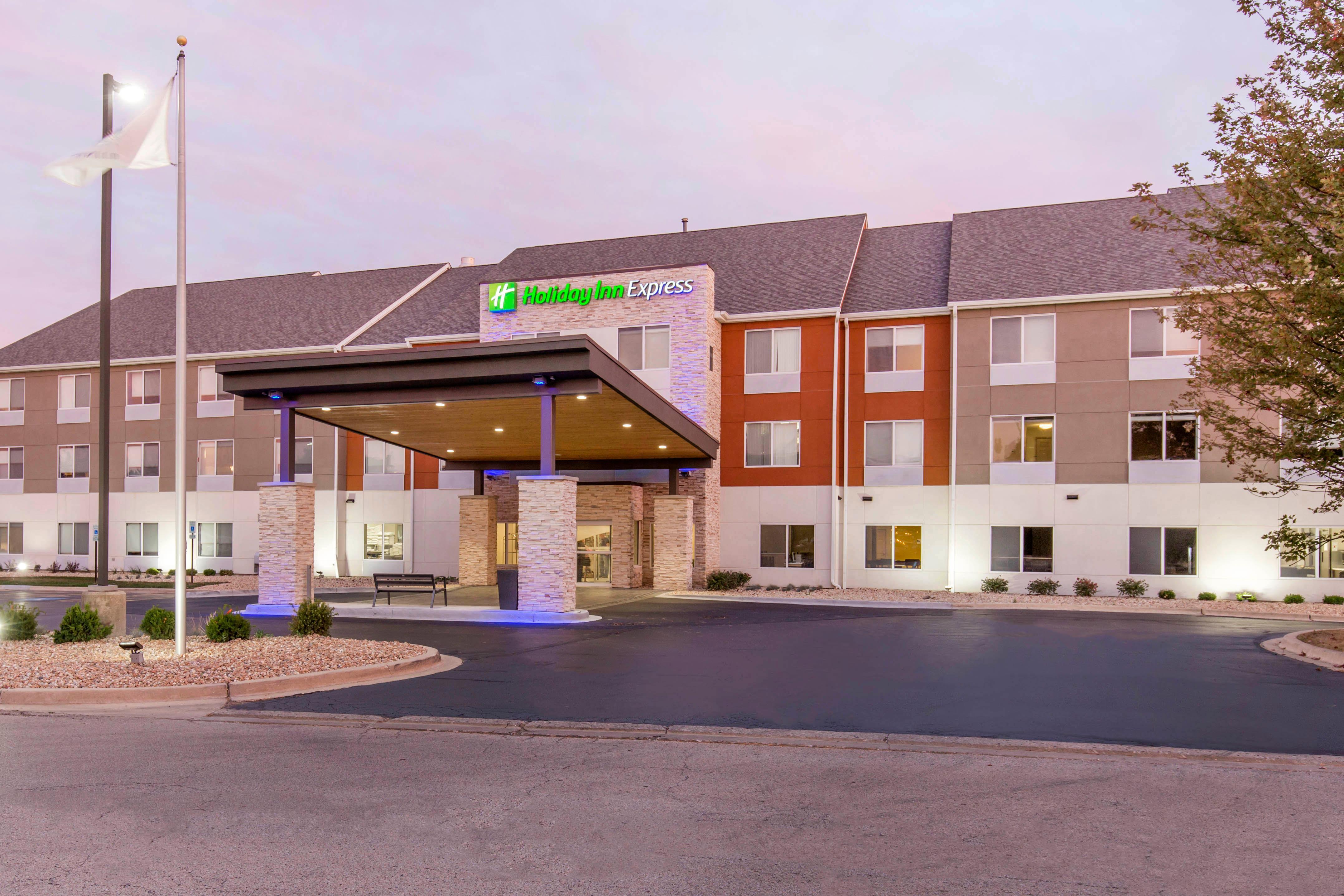 Holiday Inn Express And Suites Chicago West - St Charles By Ihg Saint Charles Esterno foto