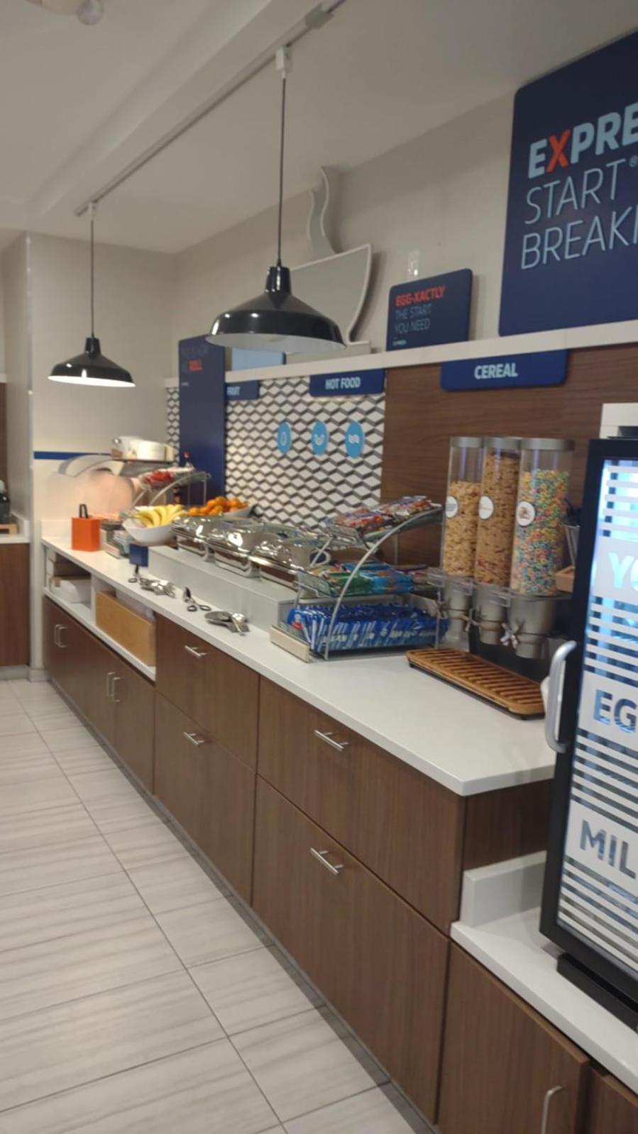 Holiday Inn Express And Suites Chicago West - St Charles By Ihg Saint Charles Esterno foto