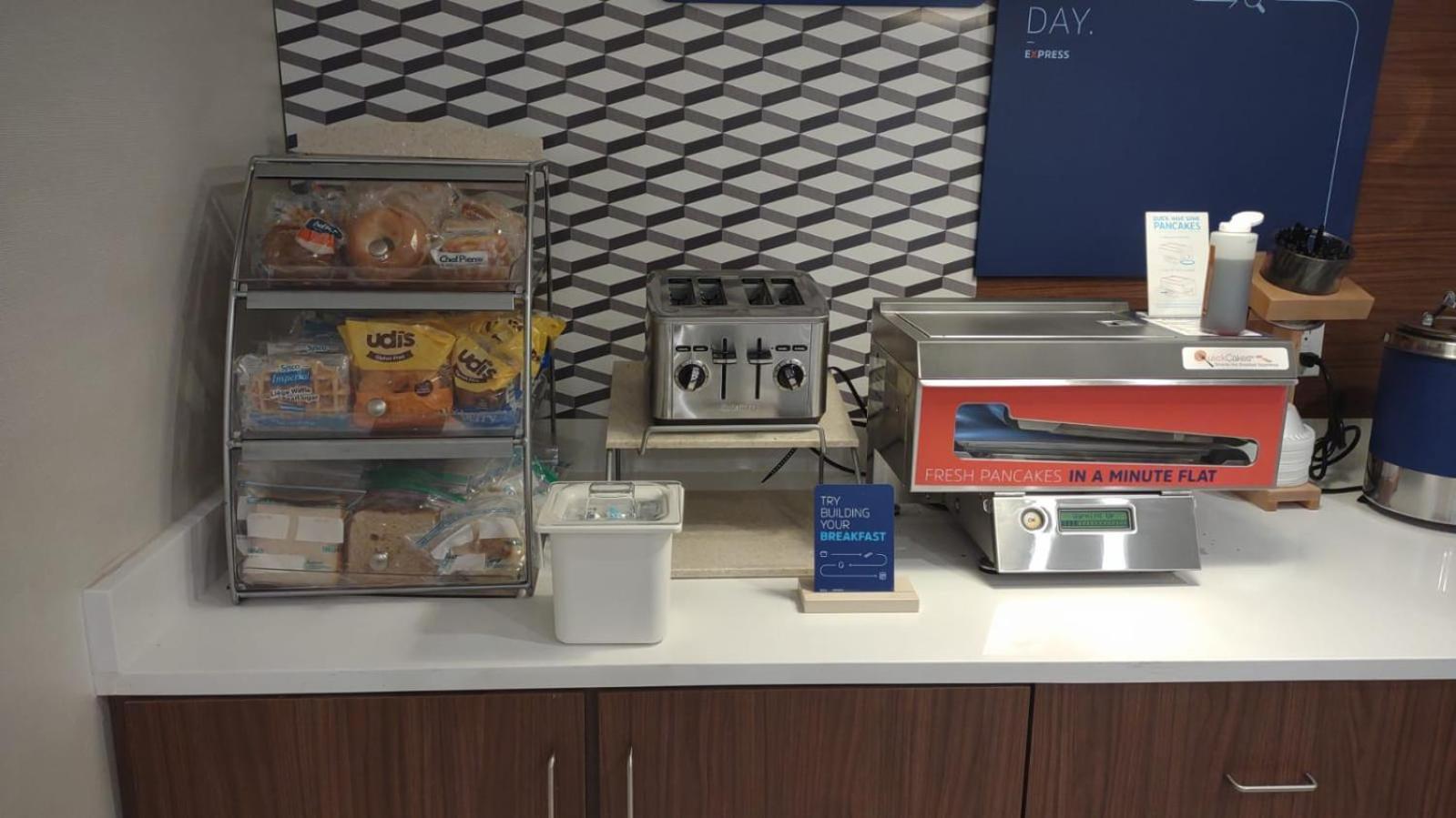 Holiday Inn Express And Suites Chicago West - St Charles By Ihg Saint Charles Esterno foto